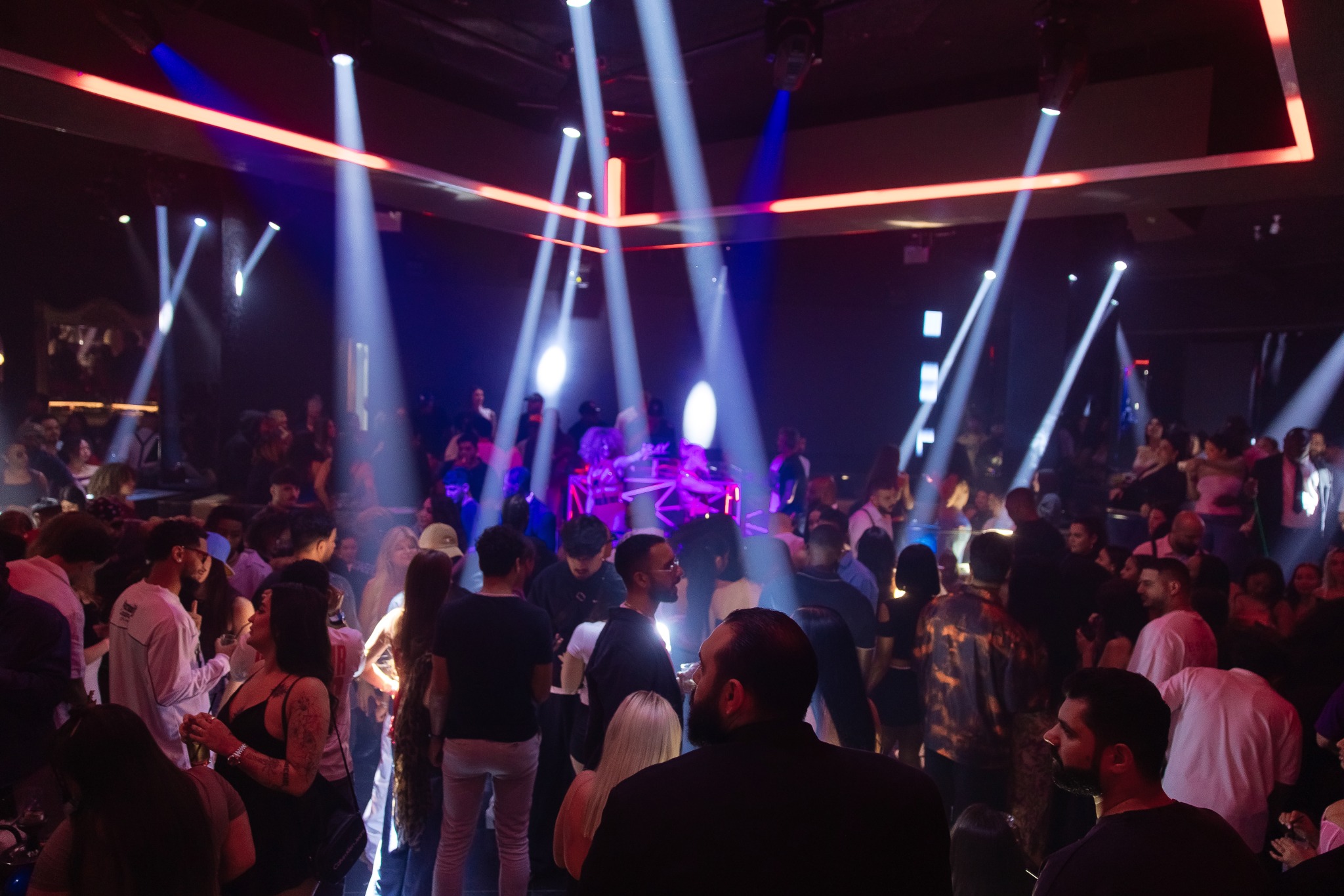 Tape Nightclub Dubai crowd and lights